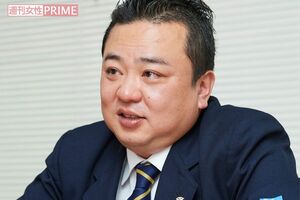 現在務めているタクシー会社の制服を着てインタビューに臨んだ国分博さん