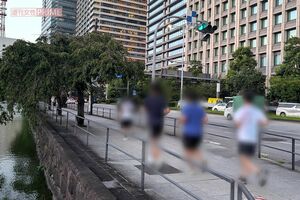 皇居ランをするランナーたち　撮影／編集部