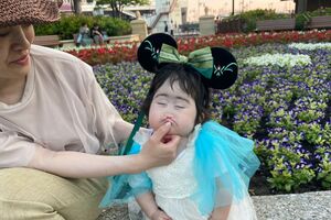 初めての遠出でディズニーランドへお出かけ。YouTubeでもリンちゃんの可愛らしい様子が配信されている