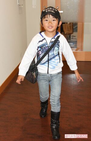 お気に入りのブーツをはいたスタイルのテーマは「元気っぽい感じ」とコメント（'10年）