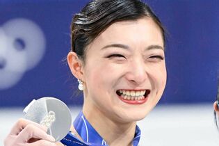坂本花織、スケート連盟から“激レア”オリジナル仕様の『ラブブ』プレゼントで「五輪以上の喜びっぷり」