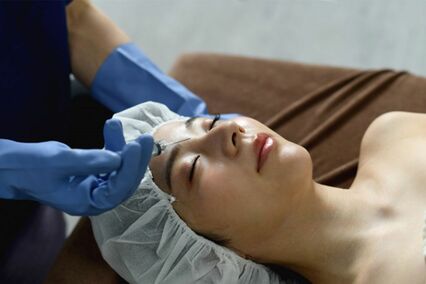 「45分の遅刻で30万円」美容クリニックが衝撃の“追加請求”、拡散で院長が謝罪も深まる「誤送信」の謎