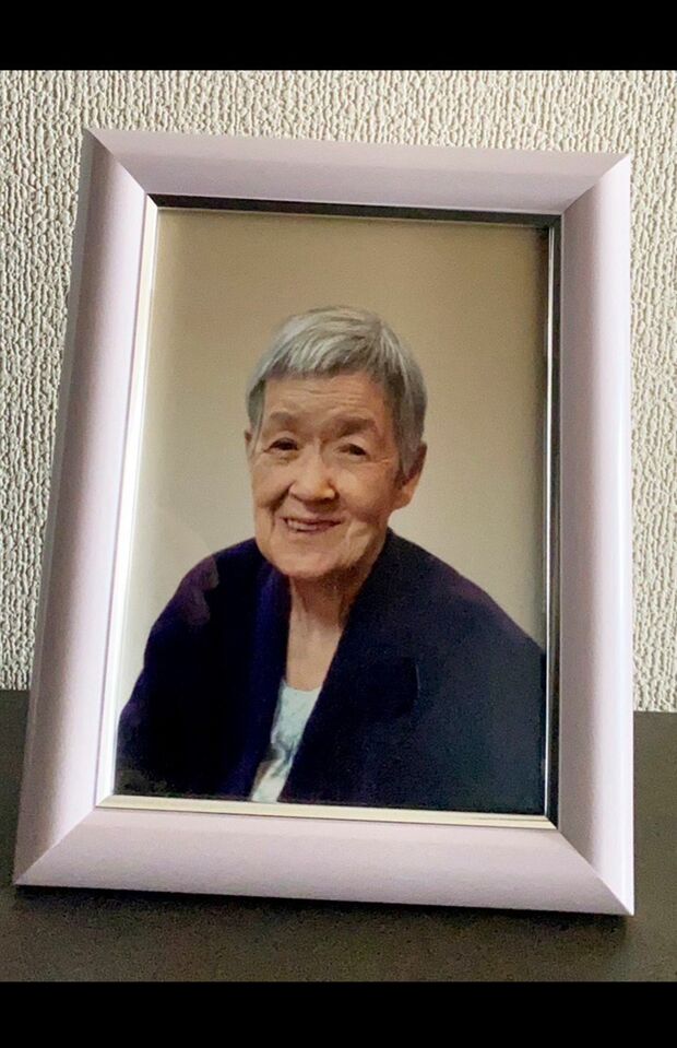つちやかおりさんのお母さんの遺影