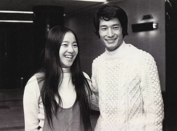 '73年にヒロインに抜擢されたNHK朝の連ドラ『北の家族』で、共演した兄役の清水章吾(右)