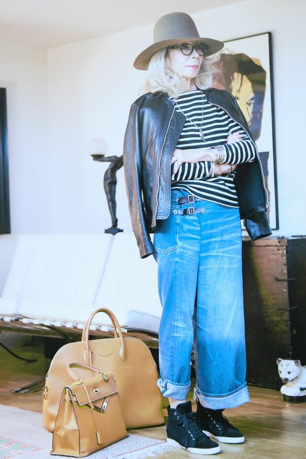 「健康じゃないと美しくなれない」と週1回の水泳は欠かさず、散歩やヨガも楽しむ。3年前から小唄もたしなむ