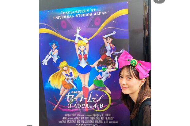 安座間は、『CanCam』『AneCan』などのモデルとしても人気に。'18年USJのアトラクション『美少女戦士セーラームーン・ザ・ミラクル4-D』で
