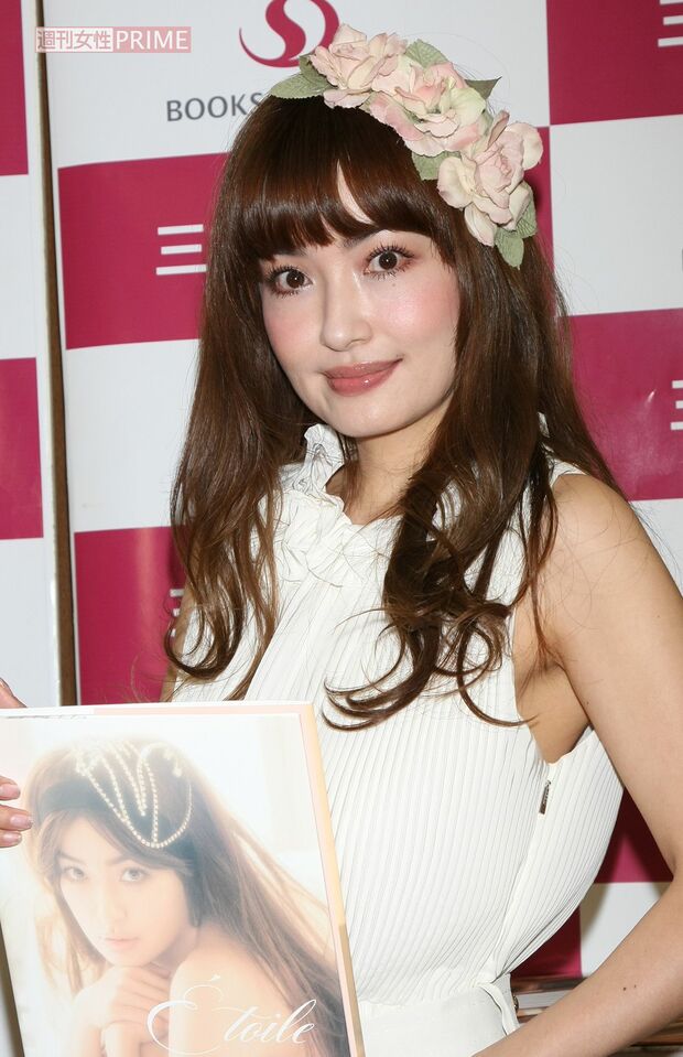 2009年2月、写真集発売イベントに登場した平子理沙（38歳）