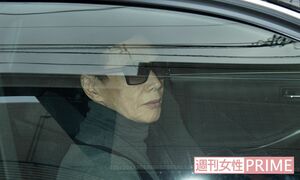 帰宅時の森進一を直撃。問いかけに言葉こそ発しないものの武道館のことを聞くと会釈を