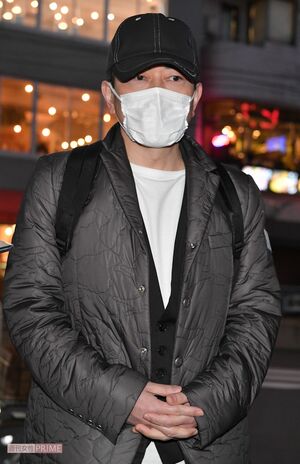 '20年、ユーチューバーデビューについて直撃取材を受ける宮迫博之