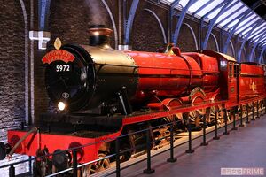 ホグワーツ魔法魔術学校へ。毎年9月1日午前11時、キングスクロス駅の9と3/4番線ホームから発車するホグワーツ特急列車(撮影/吉岡竜紀)