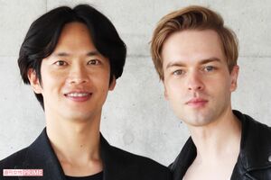 竹田純さん（左）の取材にはパートナーのクリスさん（右）も同席。幸せそうで仲の良さがうかがえる