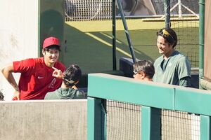 高校時代からしのぎを削ってきた大谷翔平と藤浪晋太郎。10年ぶりの顔合わせではメジャー“先輩”の大谷が活躍法を伝授!?　写真/共同通信社