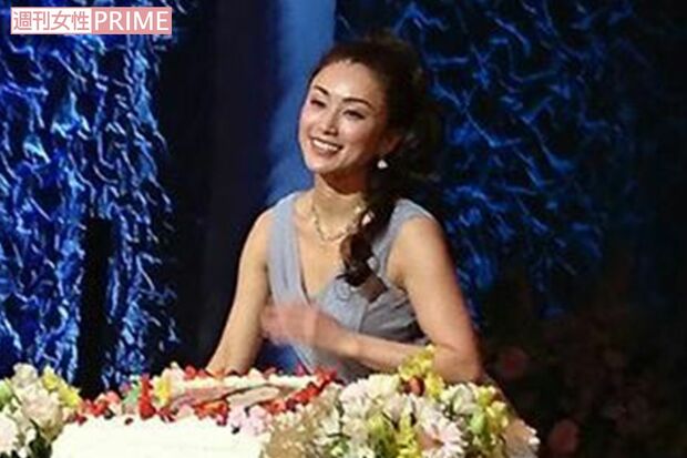 大きな誕生日ケーキには酒井のイラストが入っていた