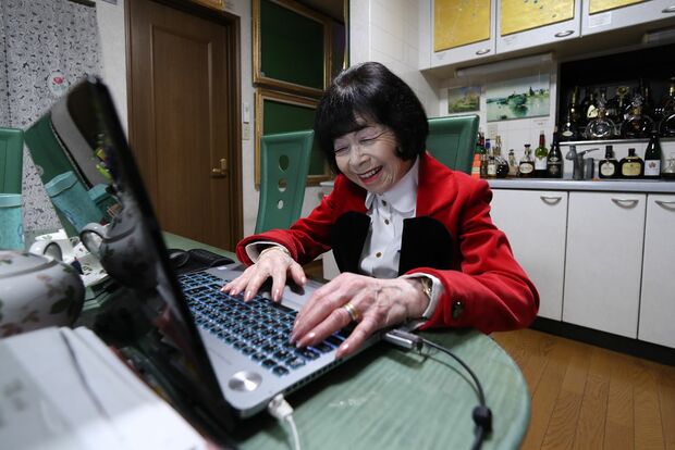 「このパソコン、私と一緒で鈍行だからね。立ち上がりが遅いのよ」と京子さん