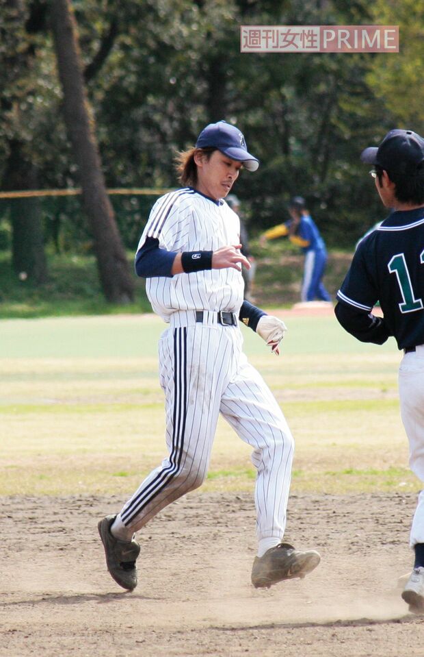 2006年4月、ジャニーズチームで草野球を楽しむ坂本昌之1