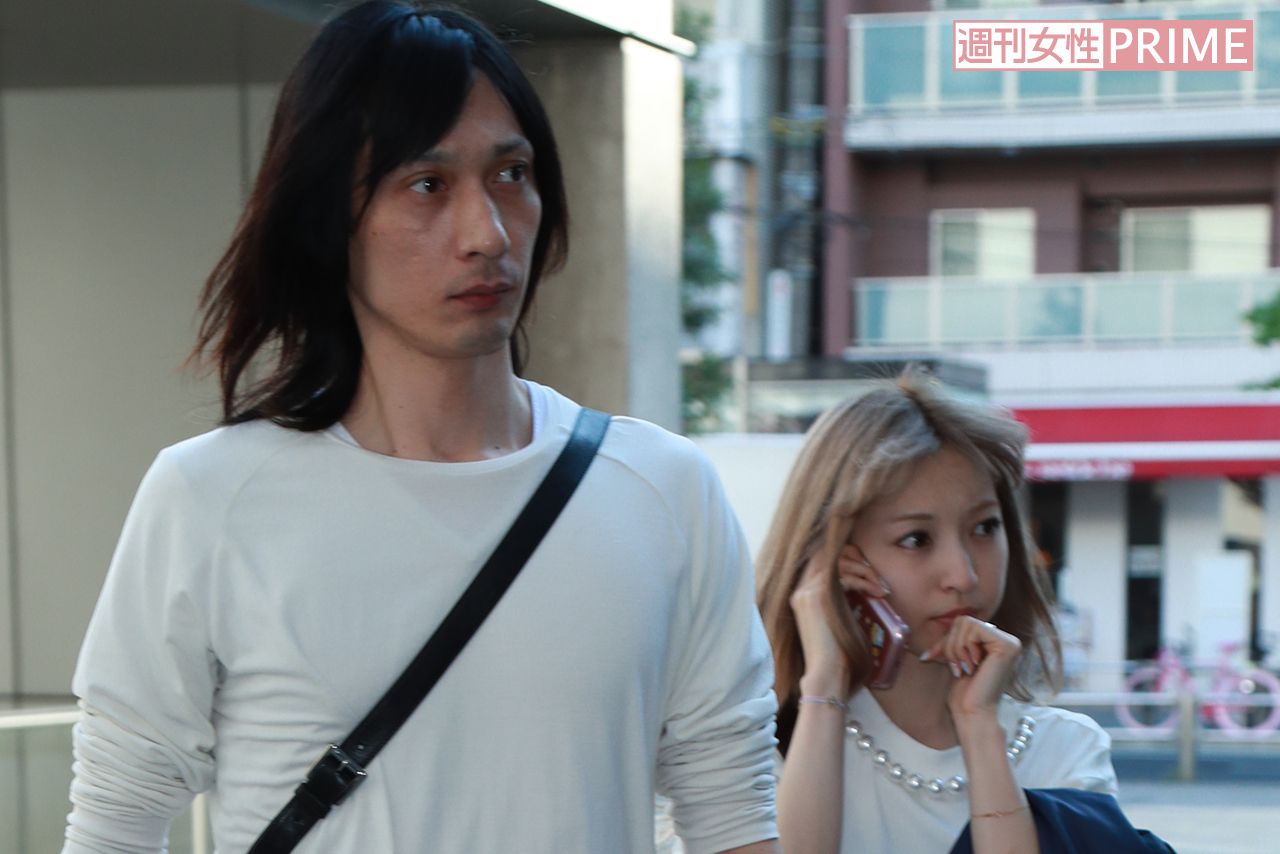 神田沙也加と村田充 マクドナルドに並び全身ペアルックでバーガーを食す 週刊女性prime シュージョプライム Youのココロ刺激する 神田沙也加と村田充 マクドナルドに並び全身ペアルックでバーガーを食す 週刊女性prime シュージョプライム Youのココロ刺激する
