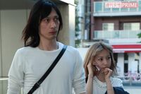 神田沙也加と村田充、マクドナルドに並び全身ペアルックでバーガーを食す