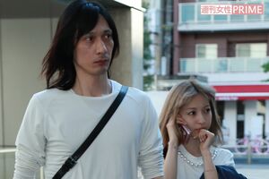 直撃には無言だったが、しばしのマックデートを楽しんだふたり