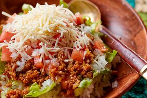 タコライス「隠し味にしょうゆとお酢を使えばさっぱりとした味わいに」 写真/横田裕美子(STUDIO BANBAN)