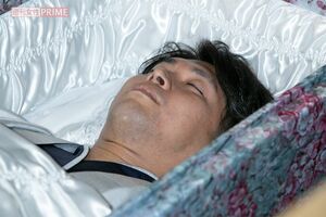 2018年8月、イベントで自身の生前葬を行った宮崎謙介元衆議院議員