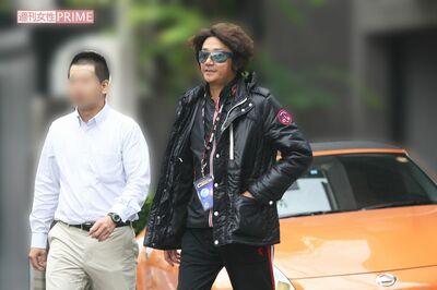 2009年、レースから帰宅した近藤真彦。真っ先に妻と長男のもとへ