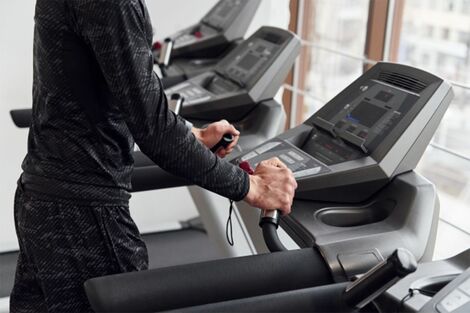 【知って楽しい雑学】ランニングマシンと屋外のランニングの効果に違いは? 専門家が屋外を推奨する理由