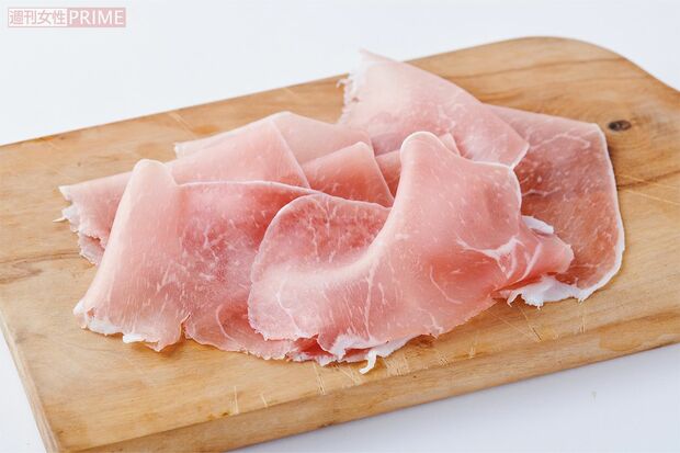 150円台で生ハムが手に入るのもコンビニならでは（撮影／山田智絵）