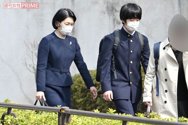 筑附の説明会に向かわれる悠仁さまと紀子さま