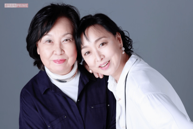 母・玲子さんと。ビジネスパートナーとしても大切な存在だという