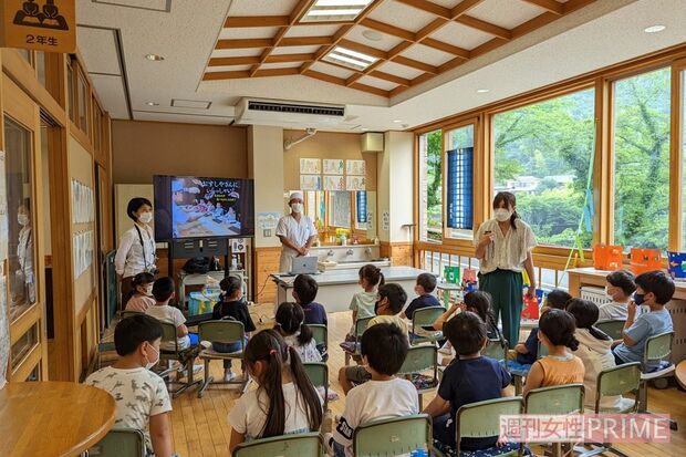 山梨県上野原市秋山小学校で特別授業を行った　撮影／伊藤和幸