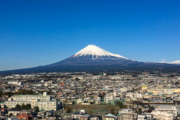 富士市から眺める富士山。噴火すれば山の形が変わってしまうかもしれない