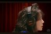 『北ウイング』ではヘッドホンが左右逆になっている中森明菜(公式YouTubeより)