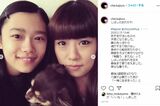 杉咲と母親（右）と手前が16年ともに暮らした愛犬「あずき」ちゃん（インスタグラムより）