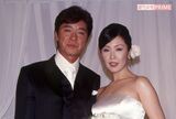 '01年7月7日の結婚披露宴で、幸せそうな様子のふたり