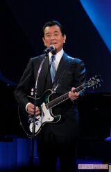 復帰が待ち遠しい！　歌唱する加山雄三