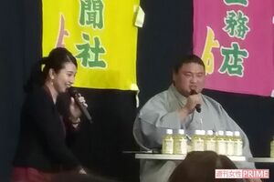 トークショーでの嘉風（筆者撮影）