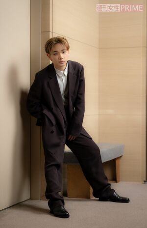 宮世琉弥　撮影／伊藤和幸　ヘアメイク／礒野亜加梨　スタイリスト／徳永貴士（SOT）