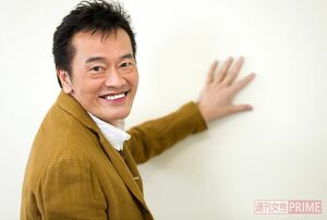 カメラに向かってさまざまなポーズを決めてくれたエンケンさん。見返りイケメン！　撮影／伊藤和幸