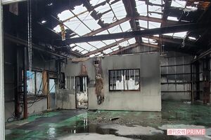 事件現場となった内装会社の内部。長葭さんは奥の事務所内で殴られた後に放火されて亡くなった