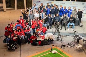 内多勝康さんが参加している第2回「ウルトラ・ユニバーサル野球大会」会場となった横浜市役所アトリウム。重い病気や障害があっても選手として活躍できる楽しみを提供