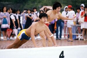 1980年代の『芸能人水泳大会』で活躍する近藤真彦と田原俊彦