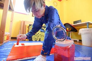 夢中で絵を描くGAKU（撮影／渡邉智裕）