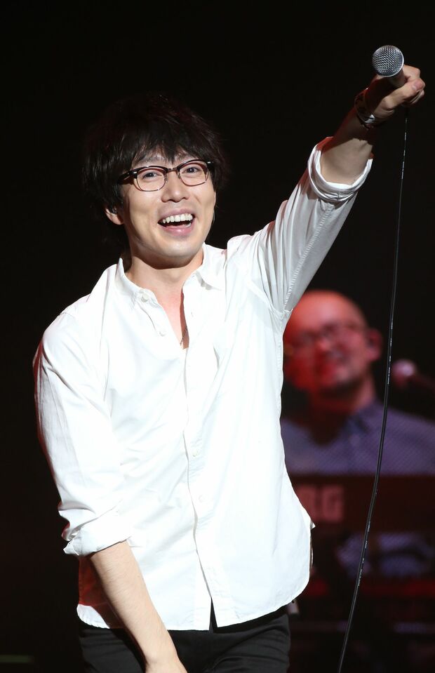 星野源と間違われることもあったという、ミュージシャンの高橋優。秋田県音楽大使第1号でもある