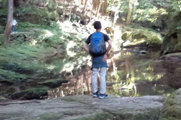 キャンプをする小森章平容疑者（本人フェイスブックより）