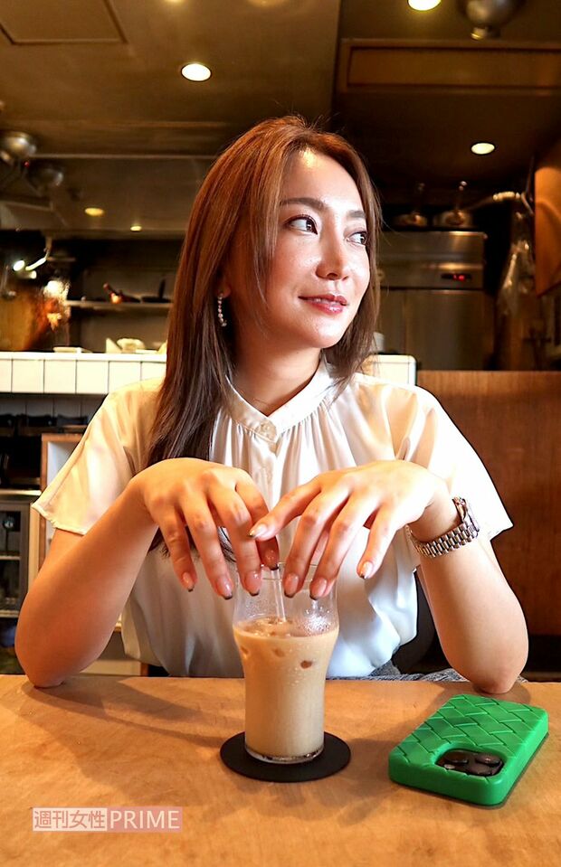 髪色やネイルでも秋色を楽しんでいます!　写真提供／加藤綾菜