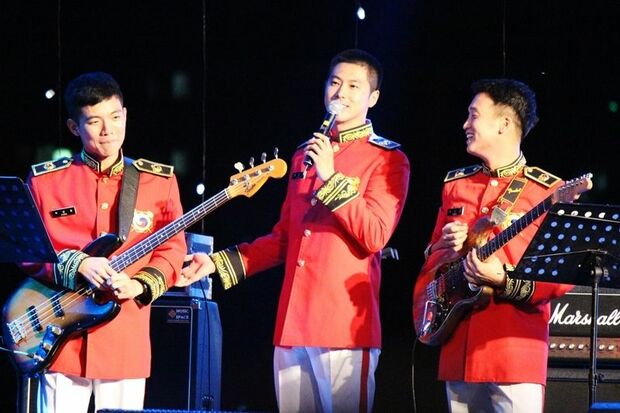 ユンホ 兵役イベントで全力パフォーマンス「徹夜で準備」