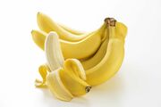 【知って楽しい雑学】バナナの白い筋は食べた方がいいの？白い筋は栄養素を運ぶ「維管束」、筋がとれているのは熟した証拠！