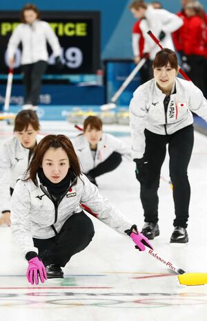 カーリング女子（写真／共同通信）