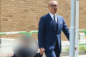 '19年4月、都内の有名私立小学校の入学式にやってきた市川海老蔵と勸玄くん