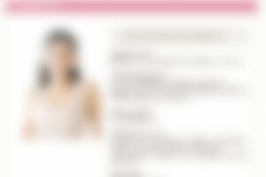 ヨガインストラクターとしてプロフィール公開しているRさん(編集部加工)